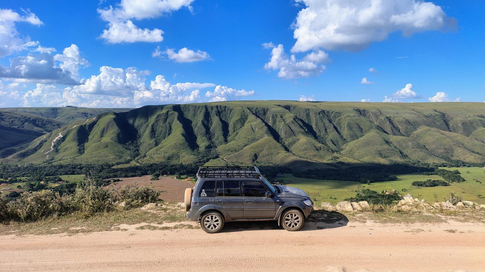 A TeRez4 no mirante, com a serra ao fundo