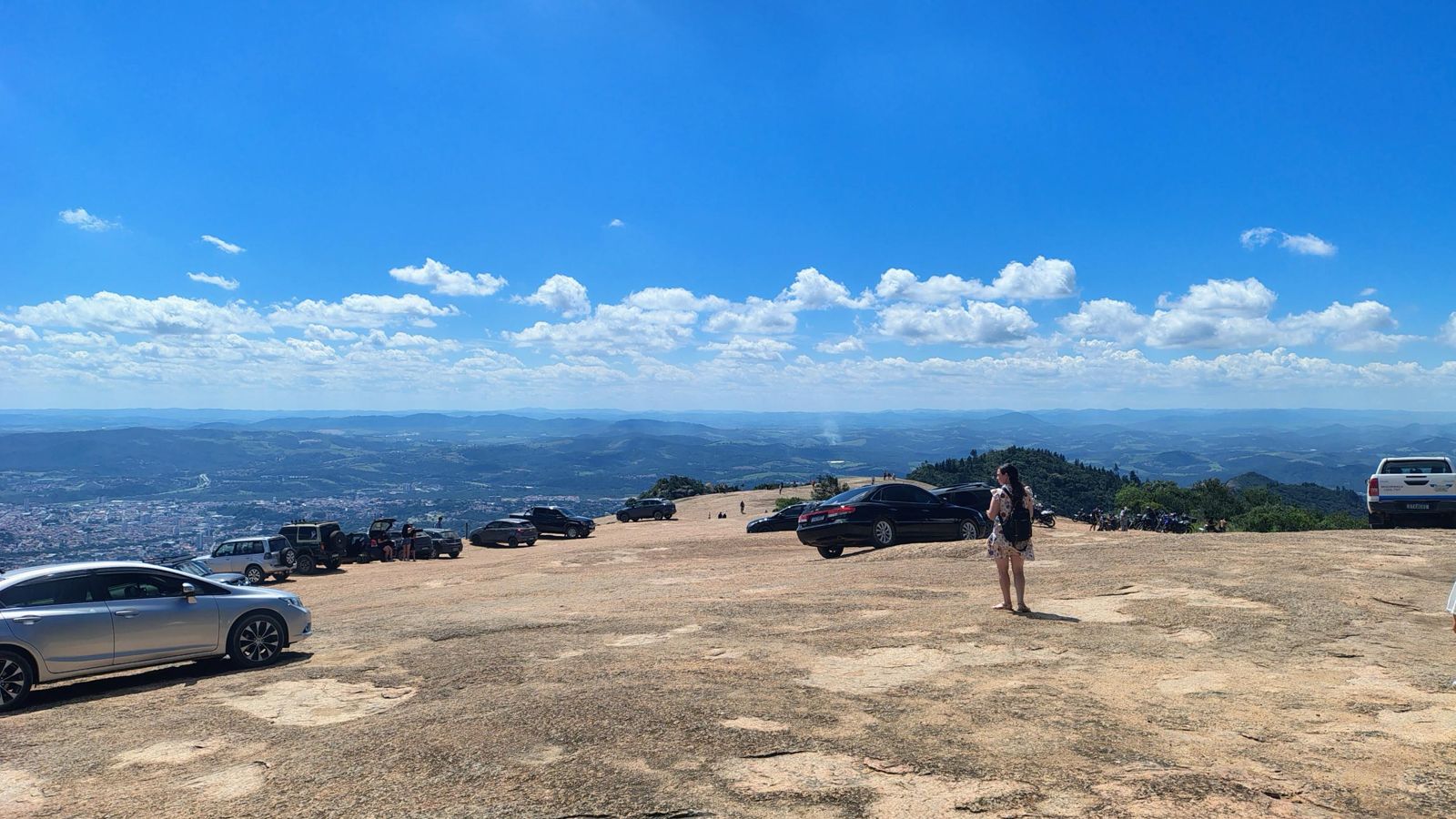 O platô de pedra no topo da Pedra Grande